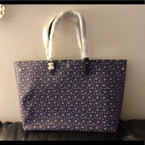 💲2️⃣2️⃣9️⃣NWT ! Tory Burch Wild Blue Pansy Tote🌺